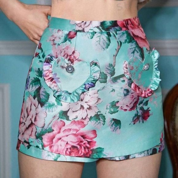 Beautiful Floral Skort with Heart Shaped Pockets - Picture 7 of 7